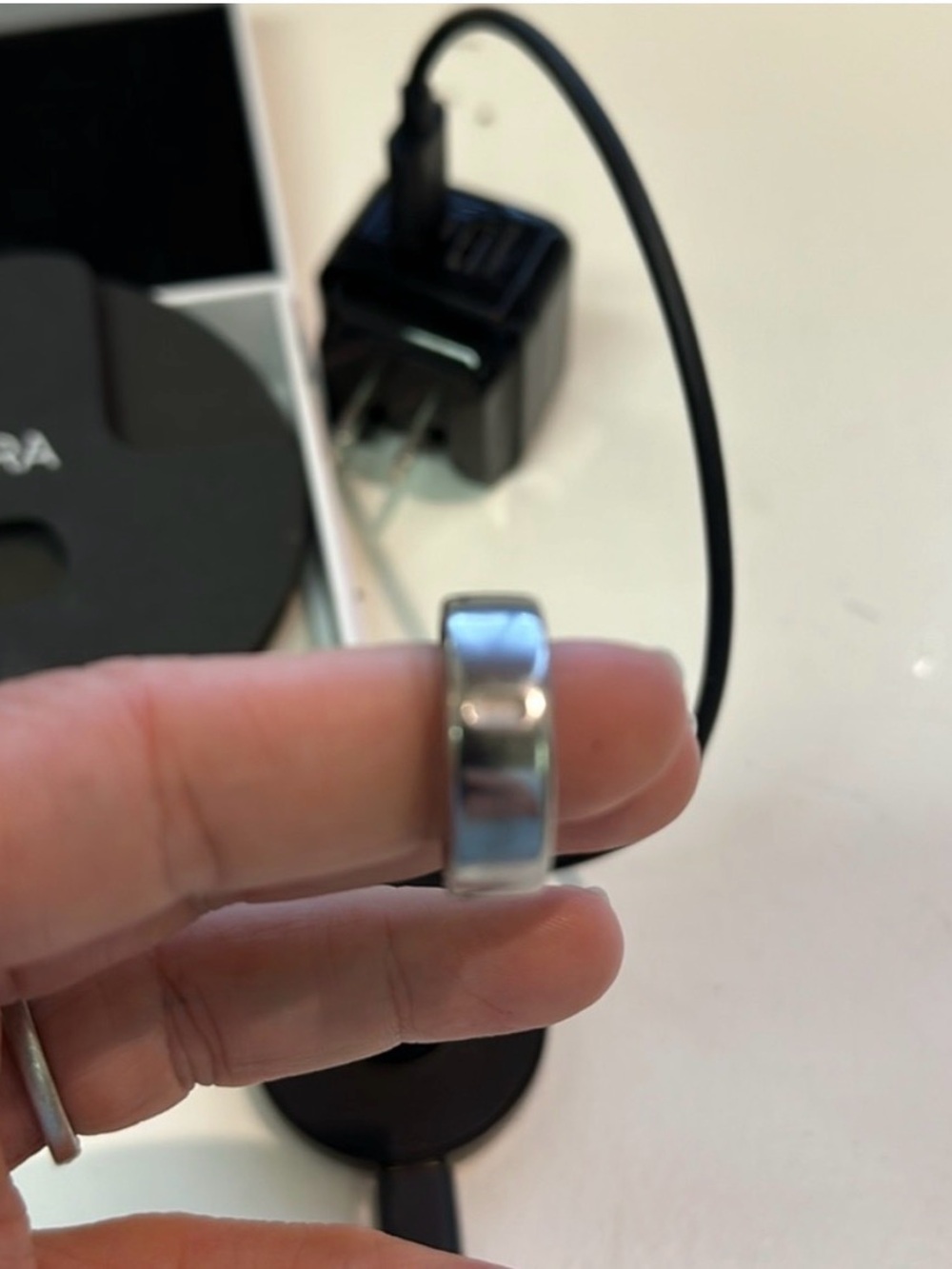 Oura Ring Gen 3 Size 8 with Charger - Picture 2 of 3